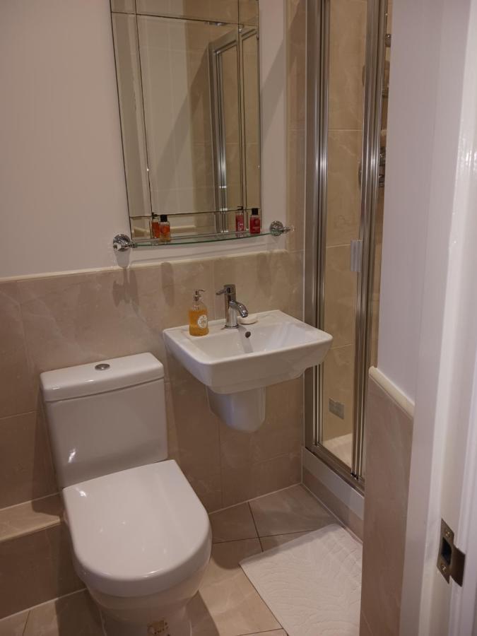 Bodlondeb Castle Bed & Breakfast { Central Llandudno} ภายนอก รูปภาพ