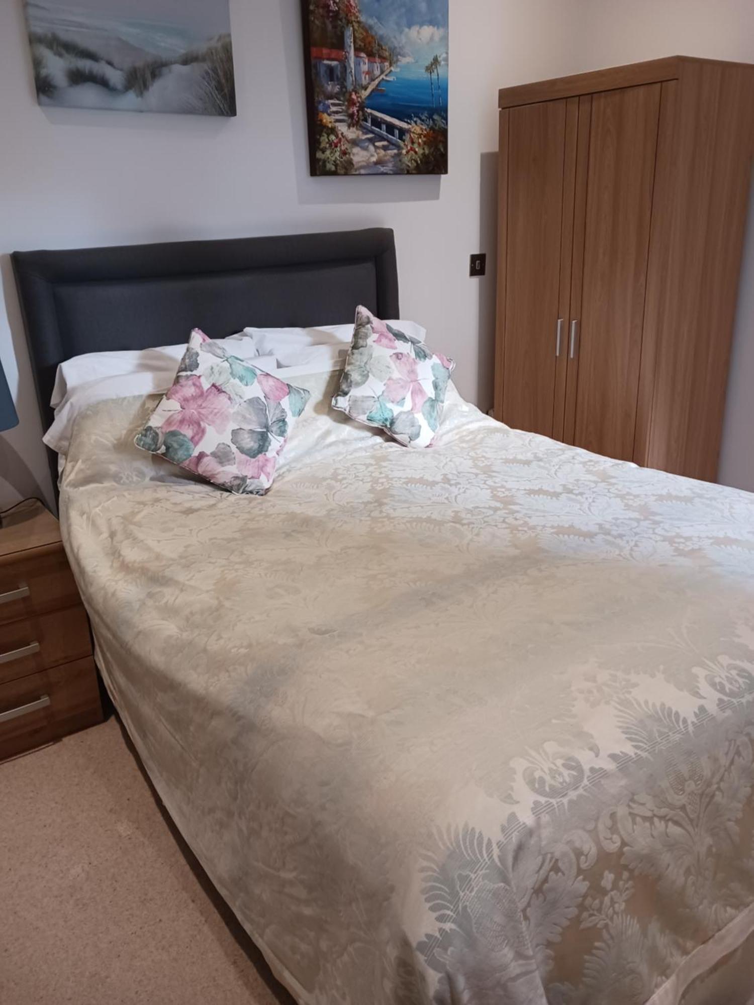 Bodlondeb Castle Bed & Breakfast { Central Llandudno} ภายนอก รูปภาพ